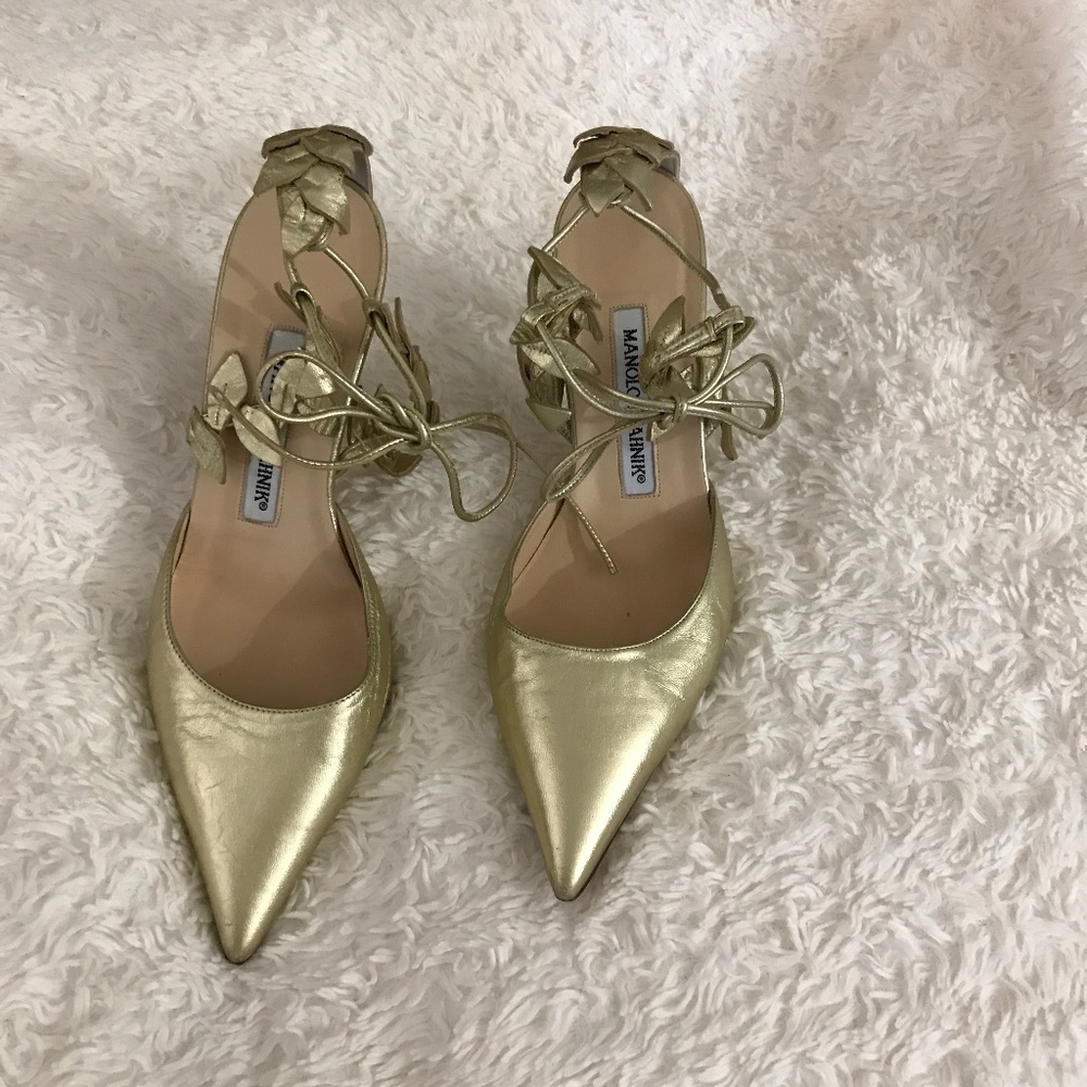 MANOLO BLAHNIK REDUCED !!! GREAT FOR THE HOLIDAYS heels SIZE 6